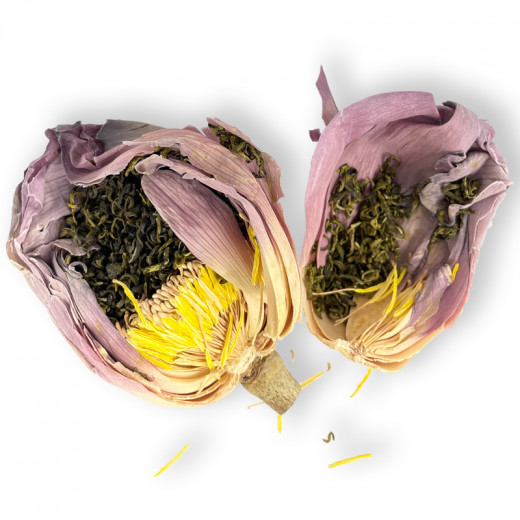 Thé vert grand cru du Vietnam dans une fleur de lotus entière