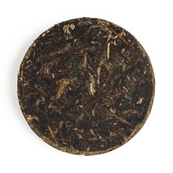 Cake of 2017 Sheng dark tea from Vietnam - L'Autre Thé Paris